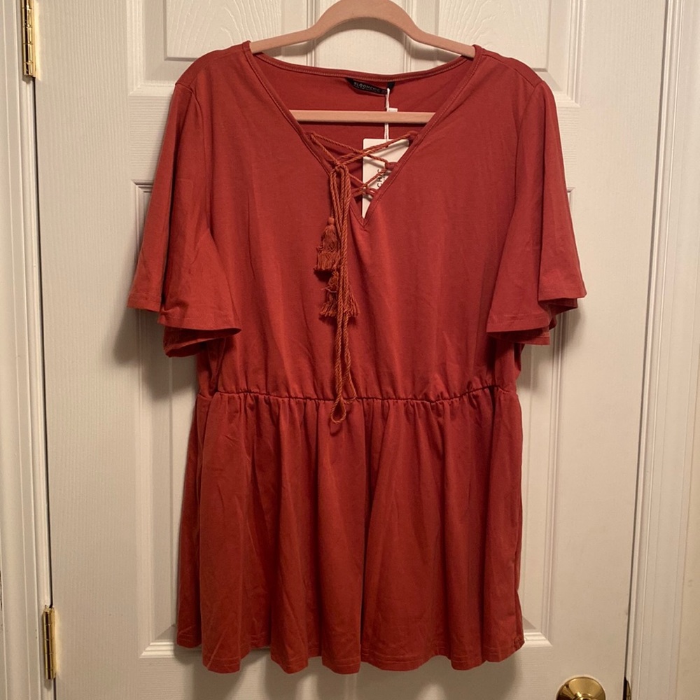 Brand New BloomChic Rust Babydoll Top…size 18-20